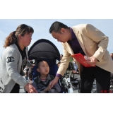 济宁兖州区5名残疾儿童获赠价值10万元轮椅